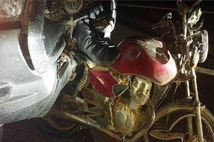 Adolescente morre depois de colisão traseira entre motocicleta e caminhonete na BR-429