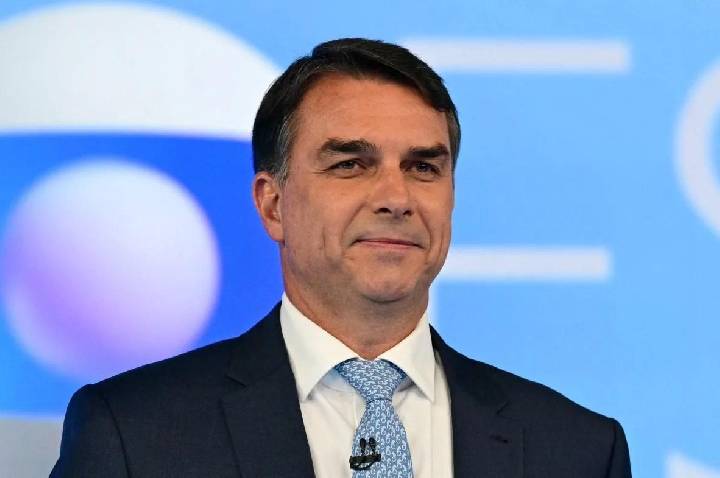 Aliado de Trump diz que Flávio Bolsonaro chegou aos Estados Unidos