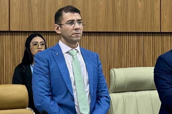 Após fiscalização de Pedro Geovar, Prefeitura limpa córrego no Cidade Nova