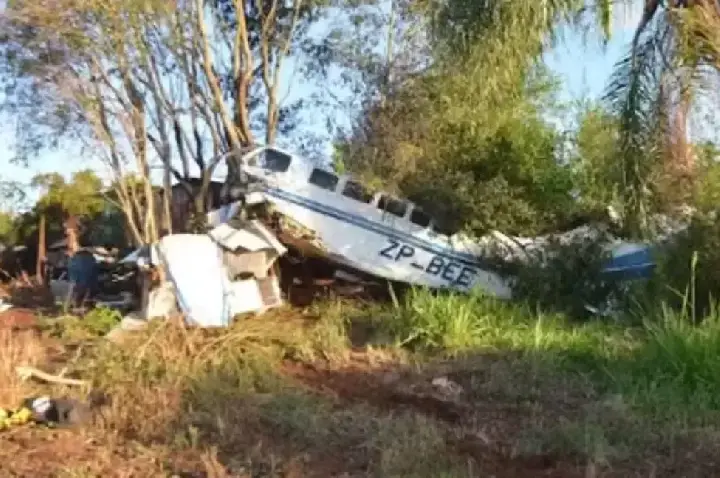 Avião carregando R$ 15 milhões cai e moradores roubam dinheiro