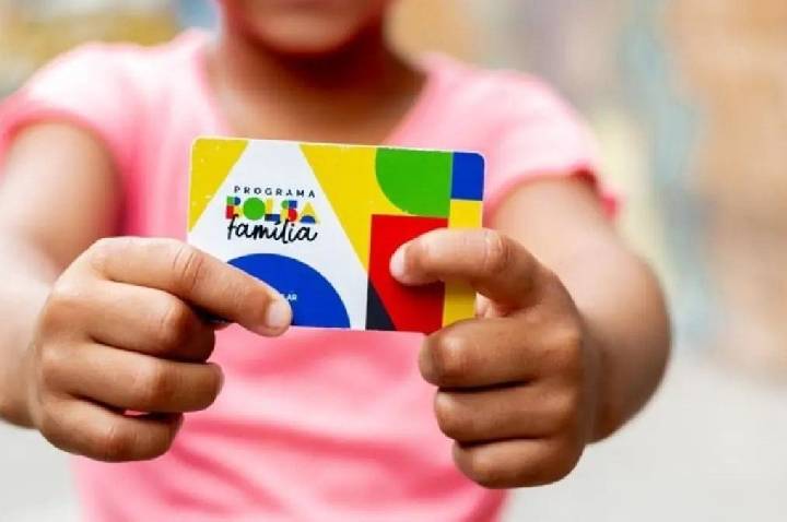 Beneficiários com NIS de final 2 recebem Bolsa Família de outubro