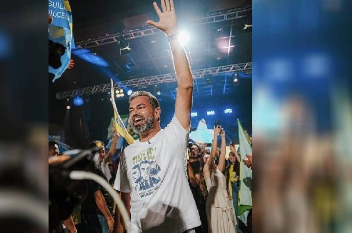 Bruno Bolsonaro Scheid lidera votos consolidados para o Senado com 46,9% na pesquisa Veritá