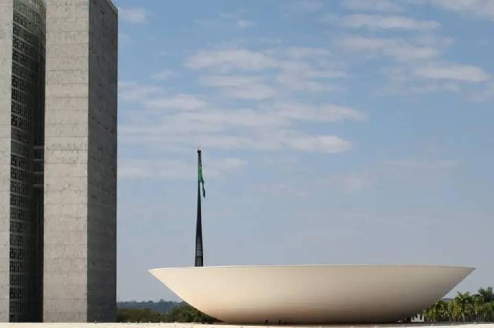 Câmara aprova PLP que eleva teto de faturamento do MEI e anistia dívidas ativas até outubro de 2026