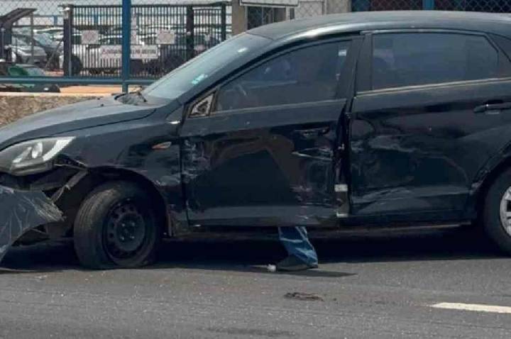 Caminhão arrasta carro depois de colisão na BR-364