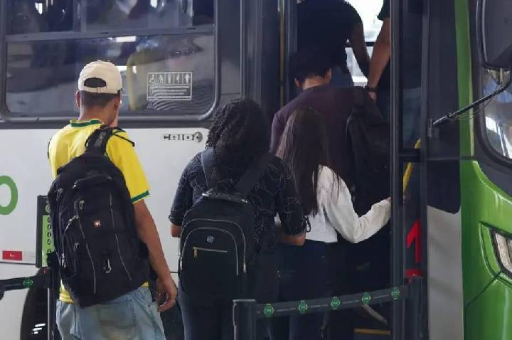 Capitais brasileiras garantem transporte público gratuito no segundo turno das Eleições 2026