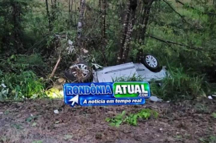 Capotamento de veículo na BR-364 deixa família ferida e adolescente presa em trecho entre Ji-Paraná e Presidente Médici