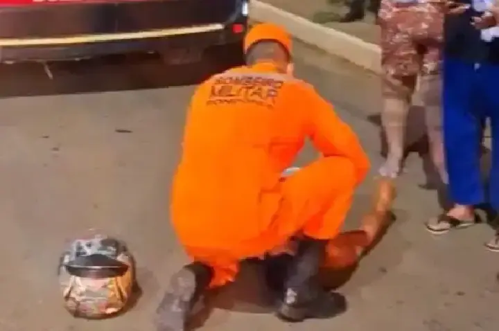 Casal fica ferido após motocicleta atingir gato na zona Leste