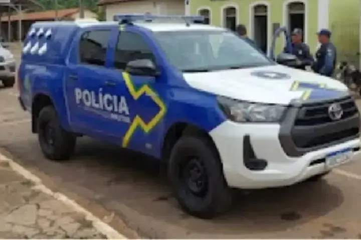 Ciclista fica ferida após ser atingida por caminhonete em RO