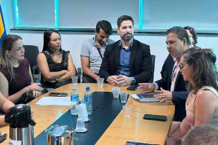 Cláudia de Jesus cobra melhorias para a educação em Rondônia