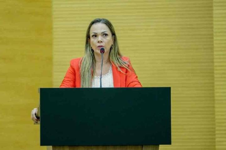 Cláudia de Jesus denuncia perseguição política em Rondônia