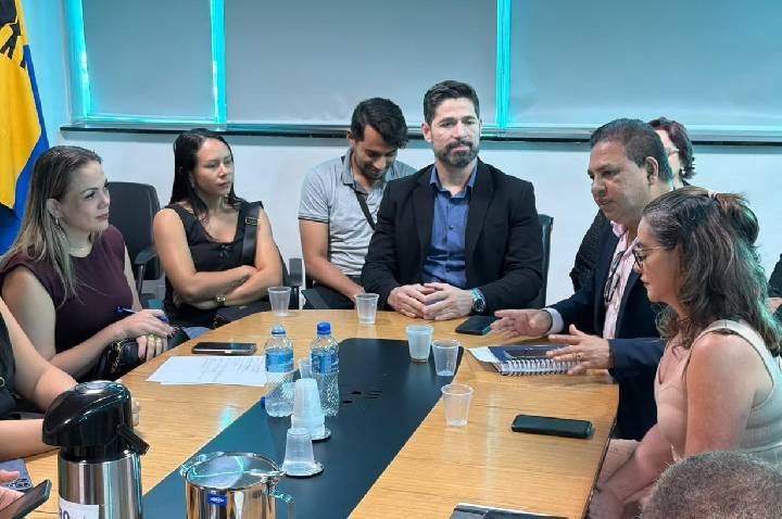 Cláudia de Jesus se reúne com secretário interino da Seduc e apresenta demandas da educação em RO