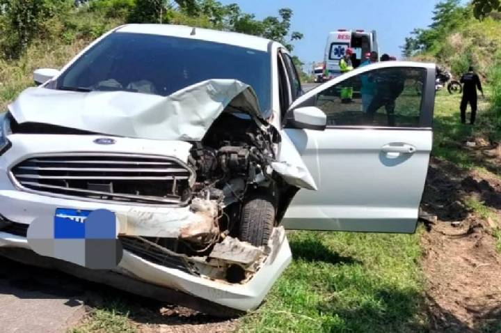 Colisão entre carros na BR-364 deixa trânsito lento entre Jaru e Ouro Preto do Oeste