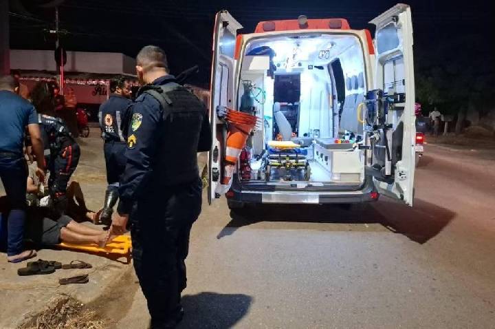 Colisão entre duas motocicletas deixa três pessoas feridas no bairro Tancredo Neves em Porto Velho
