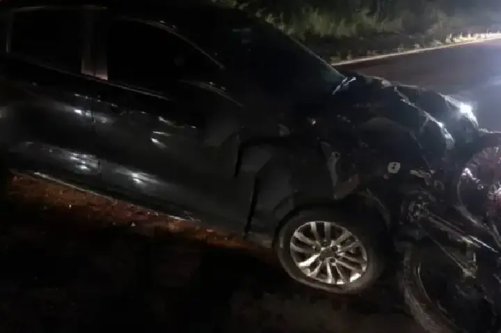 Colisão frontal entre carro e moto deixa motociclista gravemente ferido na BR-364