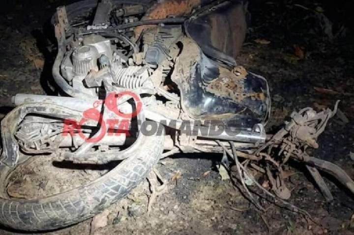 Colisão frontal entre moto e caminhonete do Ibama deixa motociclista morto na BR-429