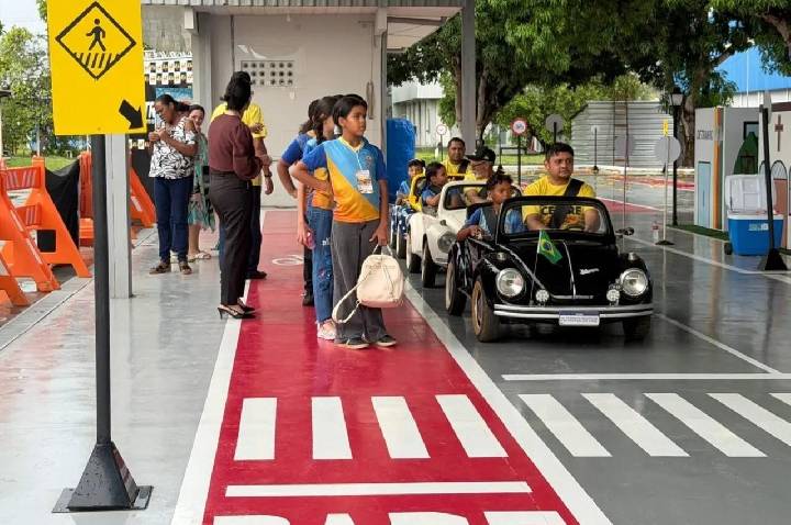 Com atividades lúdicas e interativas, Detranzinho aproxima população da segurança no trânsito