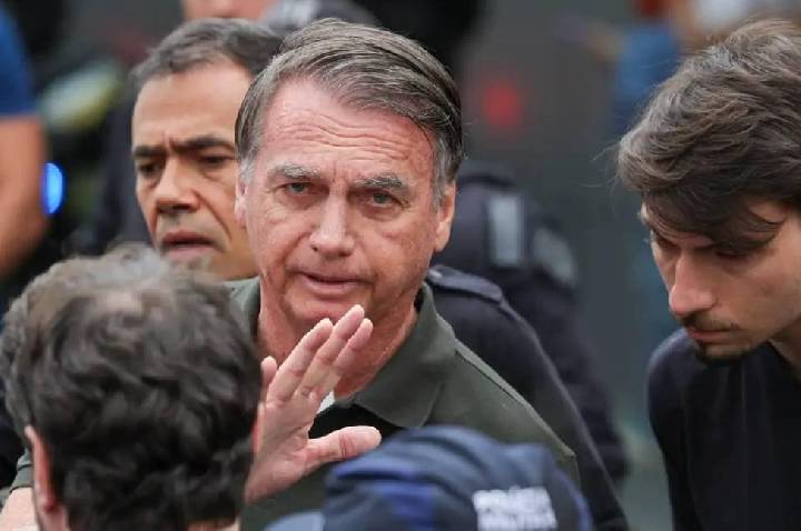 Defesa de Jair Bolsonaro desiste de pedido de suspensão de pena no STF