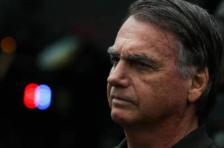 Defesa de Jair Bolsonaro solicita autorização ao STF para consulta odontológica