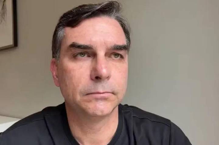 Departamento de Estado dos EUA concede vistos a Flávio Bolsonaro e família