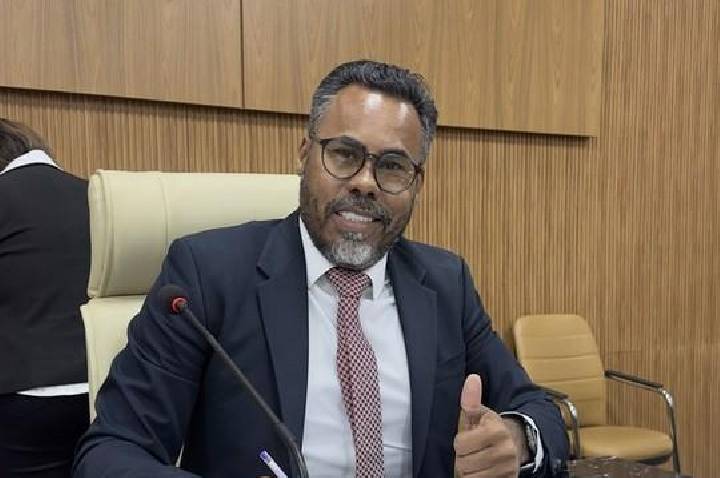 Dr. Santana tem projeto de lei aprovado na Câmara que garante isenção de taxa em concursos públicos para mesários eleitorais