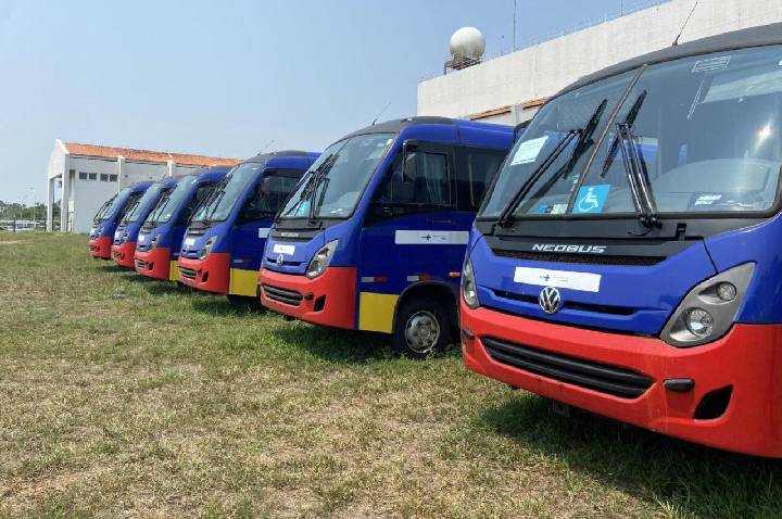 Entrega de ambulâncias e micro-ônibus amplia suporte aos pacientes da rede pública de saúde em Rondônia