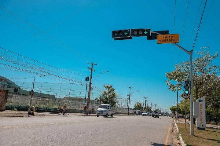 Faixa reversível na avenida Calama melhora fluxo de veículos