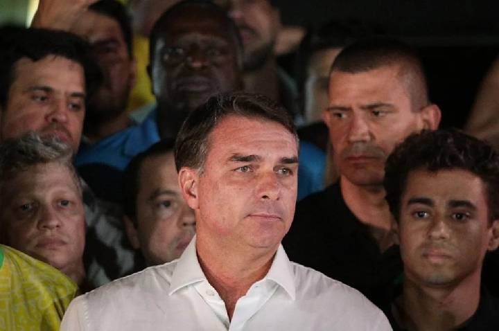 Flávio Bolsonaro chega aos Estados Unidos