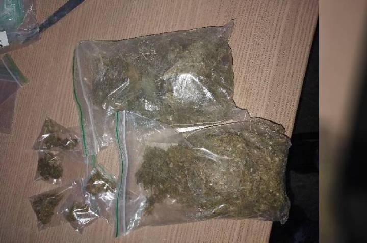 Força Tática apreende drogas, dinheiro e motocicleta com restrição de roubo em Colorado do Oeste