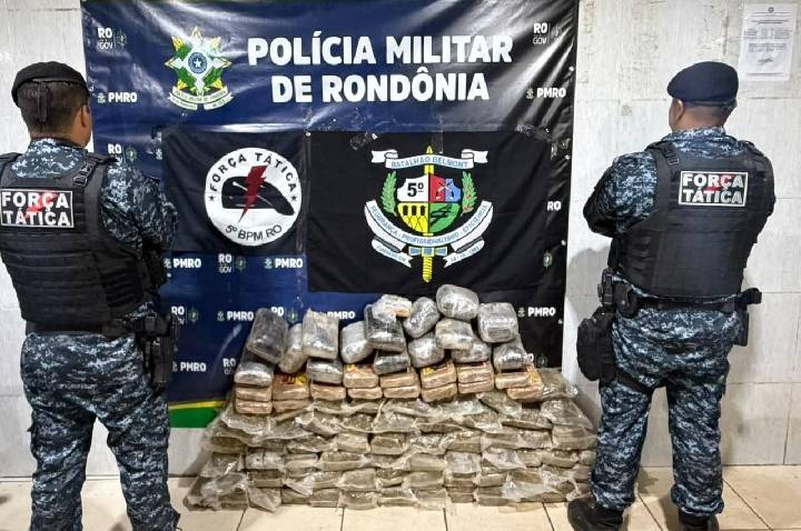 Força Tática apreende drogas em casa abandonada na capital