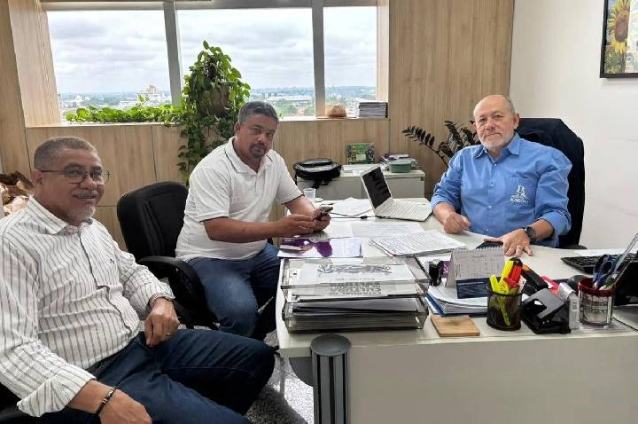 Gabinete de Cláudia de Jesus recebe vereador Dãozinho para tratar de melhorias e investimentos em Teixeirópolis