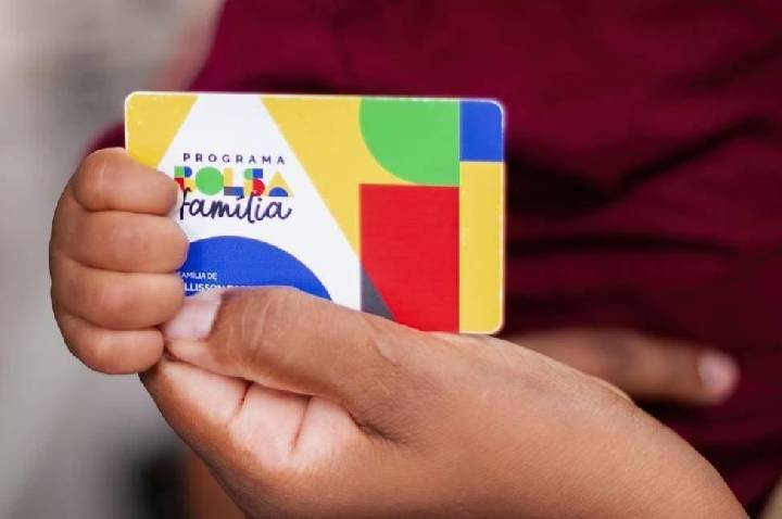Governo federal desmente fake news sobre fim da escala 6×1 e cortes no Bolsa Família e Gás do Povo