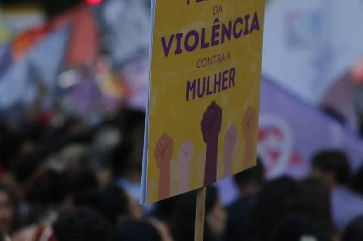 Governo federal estabelece prazo de 15 dias para plataformas digitais detalharem mecanismos de denúncia de violência contra mulheres