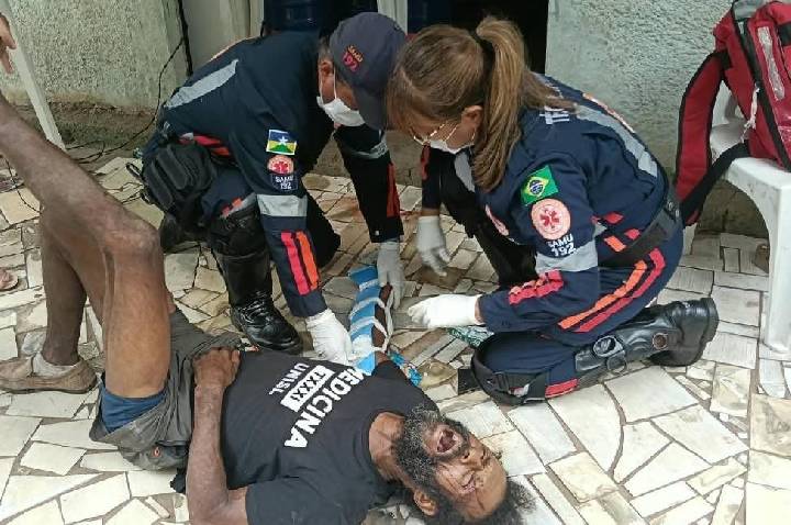 Homem é espancado a pauladas após acusações de furto na zona norte de Porto Velho