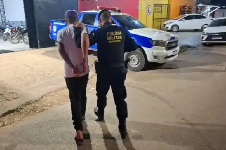 Homem é preso com revólver e diz à PM que arma seria usada em ataque criminoso
