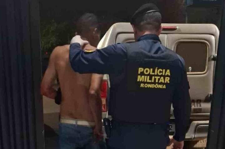 Homem é preso depois de ameaçar a mãe e se ferir com faca em Porto Velho
