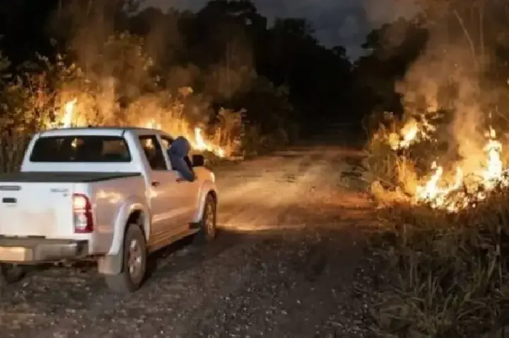 Homem é suspeito de atear fogo em vegetação às margens de estrada rural em RO
