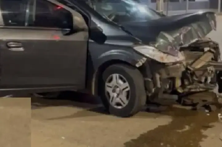 Idoso fica ferido após carro avançar sinal vermelho e causar batida em Porto Velho