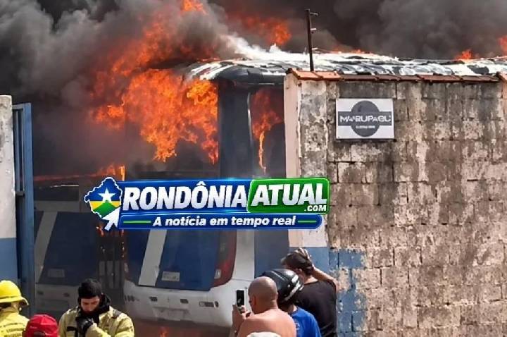 Incêndio de grandes proporções destrói ônibus em garagem de empresa em RO