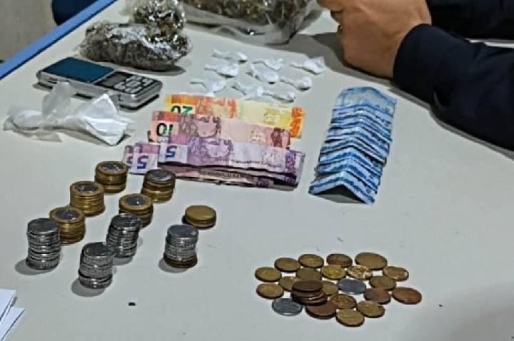 Jovem é presa por suspeita de tráfico de drogas no residencial Orgulho do Madeira em Porto Velho