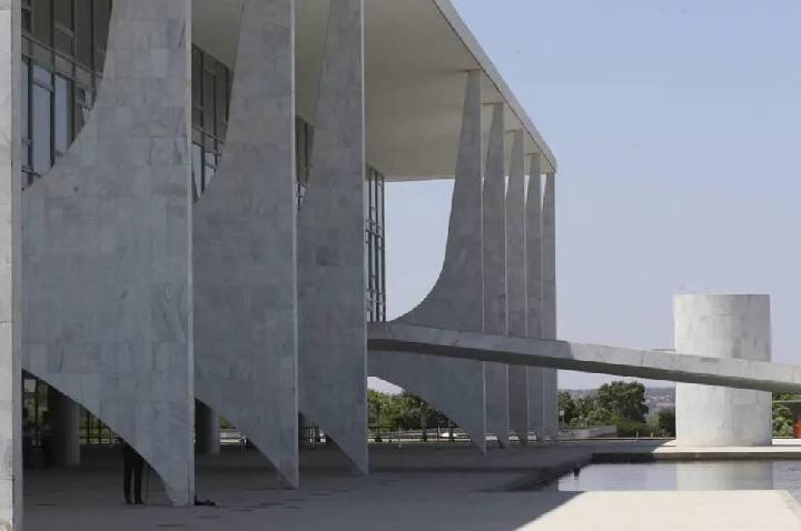 Lula sanciona lei que zera imposto de importação para compras internacionais de até 50 dólares