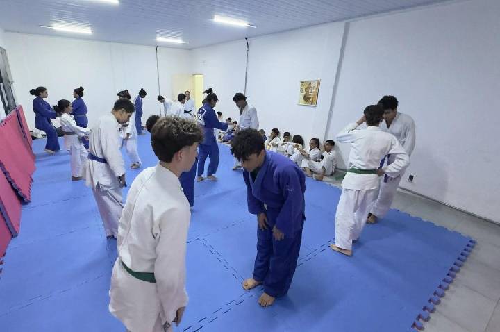 Mais de 30 atletas do Construindo Campeões disputam etapa do Campeonato Estadual de Judô