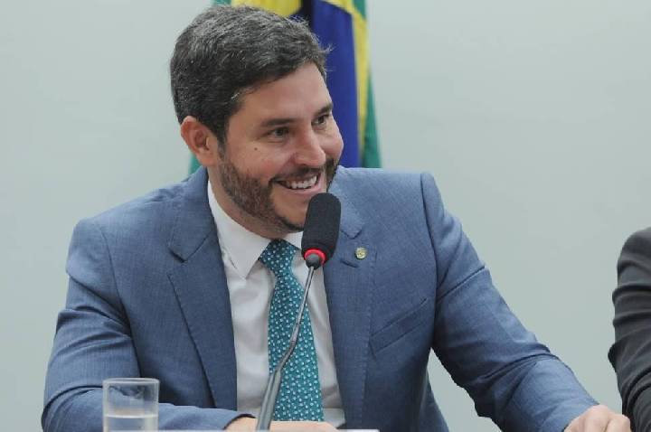 Maurício Carvalho defende fortalecimento da saúde no interior para reduzir deslocamento de pacientes