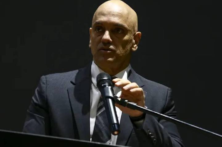 Ministro Alexandre de Moraes nega irregularidades e classifica relatório de investigações como ilegal