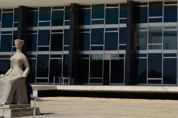 Ministro Flávio Dino levanta sigilo de decisão que autorizou buscas contra deputado Cezinha de Madureira