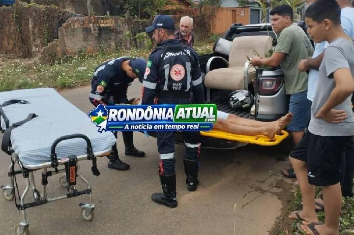 Motociclista é lançado para dentro de carroceria depois de veículo invadir preferencial em RO