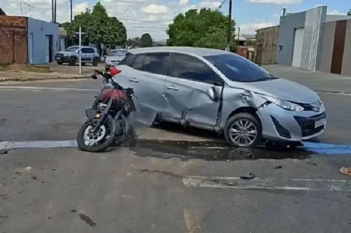 Motociclista fica ferido após colisão entre moto e carro em Ji-Paraná