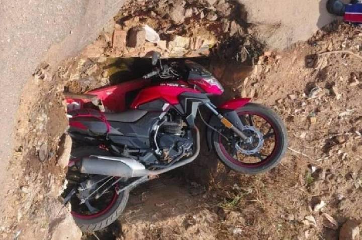 Motociclista fica ferido depois de cair em bueiro no bairro Eldorado