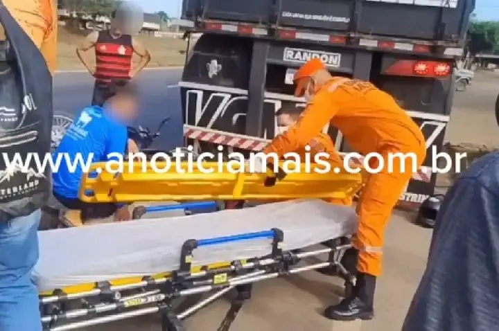 Motociclista fica ferido depois de colidir com carreta estacionada na avenida JK em RO