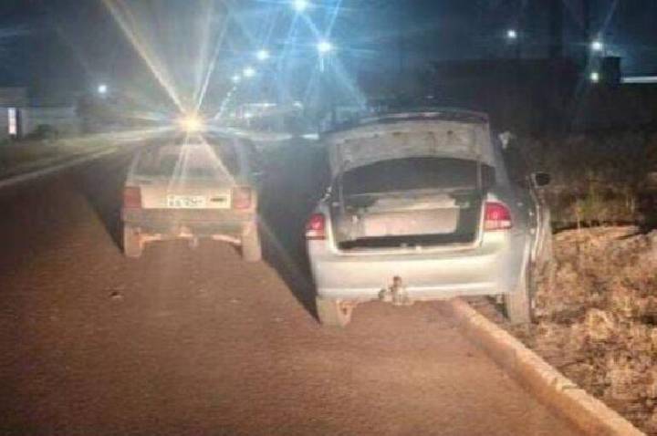 Motorista embriagado e sem CNH bate em carro estacionado e é conduzido à delegacia em RO