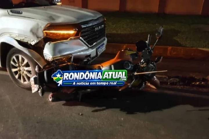 Mototaxista e passageiro ficam feridos depois de colisão entre moto e caminhonete em Ji-Paraná